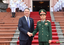 Australian Deputy Prime Minister and Minister for Defense visits Vietnam